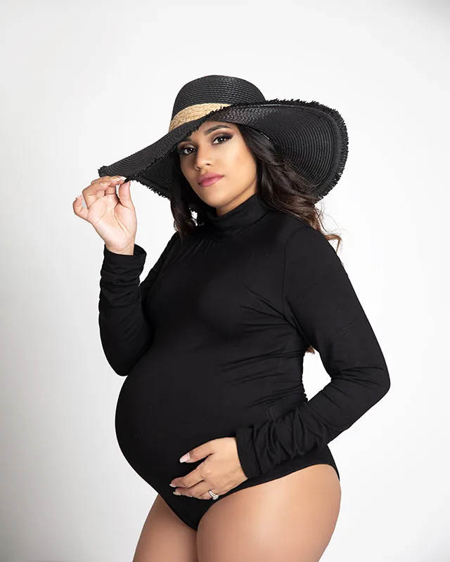 Maternity photographer Tampa mother in black hat studio session